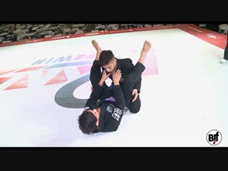 Josh Cisneros - No-Arm Head Scissors coke (BJJ)