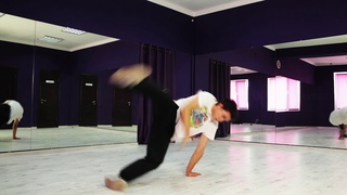 BREAKDANCE |