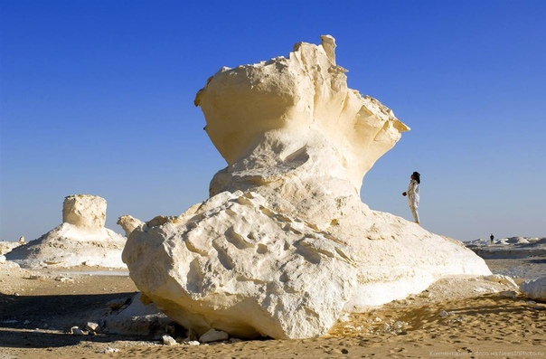 Белая пустыня в Египте (White Desert) Национальный египетский парк White Desert представляет из себя небольшой участок, находящийся к северу от оазиса Фарафра. Путь в национальный парк довольно