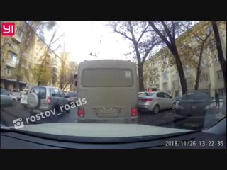 Необычный способ не платить за проезд в маршрутке (@rostov_roads)