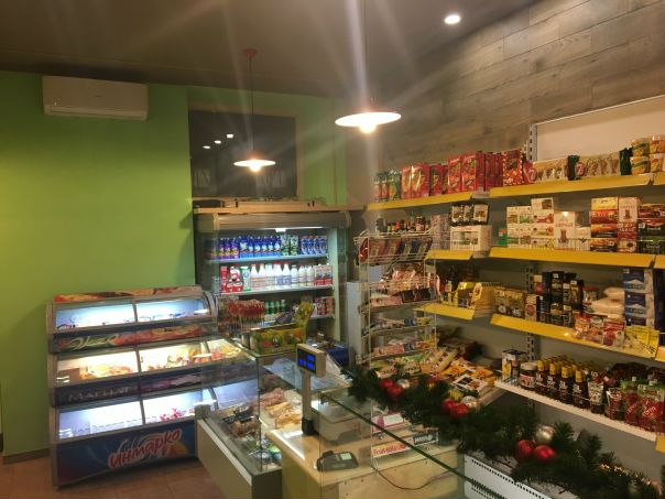 продается помещение свободного назначения на первом этаже,в данный момент используется как магазин, продается с оборудованием и товаром,в развитом микрорайоне ВЕЛТОН ПАРК НОВАЯ СХОДНЯ,на первом этаже, в помещении хороший ремонт , установлен кондиционер , приточновытчжнач вентиляция Электролюкс ,ЕСЛИ СДАВАТЬ ПОМЕЩЕНИЕ В АРЕНДУ 2000 РУБЛЕЙ ЗА МЕТР КВАДРАТНЫЙ<br>89652197939<br>цена 6,9 млн - фото Фото: продается помещение свободного назначения на первом этаже,в данный момент используется как магазин, продается с оборудованием и товаром,в развитом микрорайоне ВЕЛТОН ПАРК НОВАЯ СХОДНЯ,на первом этаже, в помещении хороший ремонт , установлен кондиционер , приточновытчжнач вентиляция Электролюкс ,ЕСЛИ СДАВАТЬ ПОМЕЩЕНИЕ В АРЕНДУ 2000 РУБЛЕЙ ЗА МЕТР КВАДРАТНЫЙ<br>89652197939<br>цена 6,9 млн