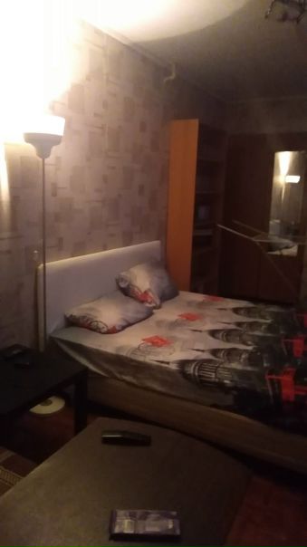 Парень 32 года,адекватный,добрый,чистоплотный возмёт на подселение (койко место) в 1-но комнатную квартиру порядочную девушку.<br>МЦК Крымская(5 мин пешком)<br>О квартире:теплая,покрытие пола:(линолеум/паркет),газ, интернет, железная дверь, домофон, мебель,встроенный шкаф,стир.машинка,микроволновка,большой LCD телевизор,кровать большая+ раскладная кровать поменьше.Рядом магазин Пятерочка,Лента,Ашан,Трц Рио,Капитолий.<br>Рассмотрю адекватную,чистоплотную и платежеспособную девушку до 40лет(без детей и животных).<br>Заезд возможен сразу - фото Фото: Парень 32 года,адекватный,добрый,чистоплотный возмёт на подселение (койко место) в 1-но комнатную квартиру порядочную девушку.<br>МЦК Крымская(5 мин пешком)<br>О квартире:теплая,покрытие пола:(линолеум/паркет),газ, интернет, железная дверь, домофон, мебель,встроенный шкаф,стир.машинка,микроволновка,большой LCD телевизор,кровать большая+ раскладная кровать поменьше.Рядом магазин Пятерочка,Лента,Ашан,Трц Рио,Капитолий.<br>Рассмотрю адекватную,чистоплотную и платежеспособную девушку до 40лет(без детей и животных).<br>Заезд возможен сразу