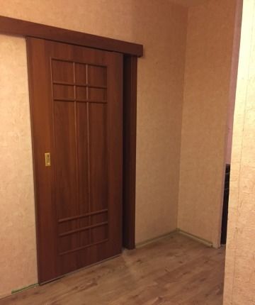 Фото: м. Марьино/ Люблинская 130( 8 минут от метро) <br>стоимость 26.000 и оплата по счетчикам за свет и воду <br>Звоните все обсудим +7 925 859-31-87 <br>1-комнатная <br>Сдается уютная квартира на берегу Москва-реки. С балкона открывается красивый вид. Есть все необходимое для комфортного проживания, это видно по фотографиям. Более подробно обсудим по телефону.