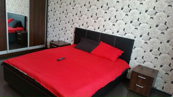 Фото: Удальцова, 71 к3(метро Проспект Вернадского), 1 комнатная<br>89995854601<br>89080486923<br>27000<br>Сдаю хорошую квартиру для любителей яркого цвета в интерьере,недалеко от метро Проспект Вернадского.Квартира ухоженная, все делала с любовью. Хотелось бы что бы все так и осталось. Все, абсолютно все в пешей доступности. В квартире имеется: двуспальная кровать,плазменный жк телевизор, вместительная гардеробная,кухонный гарнитур, плита,холодильник,микроволновка,стиральная машинка, обеденный стол со стульями. Фото свежие. Хотелось бы видеть платежеспособных, адекватных людей. Национальность не имеет значение. Рассмотрю так же студентов. <br>#арендаквартирвмоскве#снимуквартиру#сдамквартиру#снимуквартирумосква#сдамквартирумосква#арендаквартир#москвааренда#снятьквартирувмоскве#квартиравмоскве#недвижимостьвмоскве#следуй#следуйзамной#подпишись#девушка#девушки#лайки#лайкивзаимно#селфи#привет#инстаграм#супер#инстаграманит#ремонтквартир#инстамода#мода#универ#университет#москва
