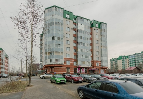 Евро - Трехкомнатная квартира в Красногвардейском районе <br>2-я Жерновская ул., 28 <br> <br>Вы можете купить квартиру в красногвардейском районе. Дом располагается в живописном месте на берегу реки Лубья. Рядом с домом располагаются детские площадки, инфраструктурные объекты и парковочные зоны для автомобилей. <br>Квартира современная, уютная, ремонт выполнен из качественных дорогих материалов. На стенах дорогие обои, итальянский кафель и венецианская штукатурка. Квартира меблированная. Мебель остаётся и входит в стоимость объекта.<br>12 700 000 руб. - фото Фото: Евро - Трехкомнатная квартира в Красногвардейском районе <br>2-я Жерновская ул., 28 <br> <br>Вы можете купить квартиру в красногвардейском районе. Дом располагается в живописном месте на берегу реки Лубья. Рядом с домом располагаются детские площадки, инфраструктурные объекты и парковочные зоны для автомобилей. <br>Квартира современная, уютная, ремонт выполнен из качественных дорогих материалов. На стенах дорогие обои, итальянский кафель и венецианская штукатурка. Квартира меблированная. Мебель остаётся и входит в стоимость объекта.<br>12 700 000 руб.