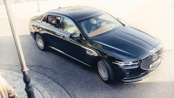 Genesis G90 
