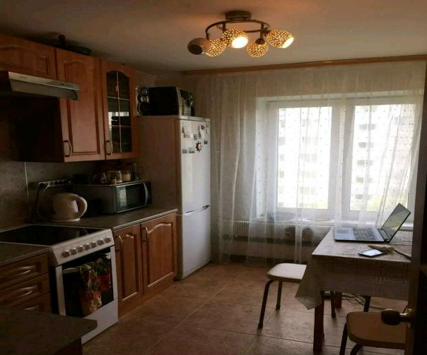 м. Бабушкинская <br>ул. Тайнинская, 8 <br>Сдается комната в трехкомнатной квартире.Комната изолированная,просторная.Мебель и техника необходимая для комфортного проживания имеется.Собственник в квартире не проживает. <br>Цена:15000 +7000(в первый месяц) <br>Звонить по номеру:89256151810 - фото Фото: м. Бабушкинская <br>ул. Тайнинская, 8 <br>Сдается комната в трехкомнатной квартире.Комната изолированная,просторная.Мебель и техника необходимая для комфортного проживания имеется.Собственник в квартире не проживает. <br>Цена:15000 +7000(в первый месяц) <br>Звонить по номеру:89256151810