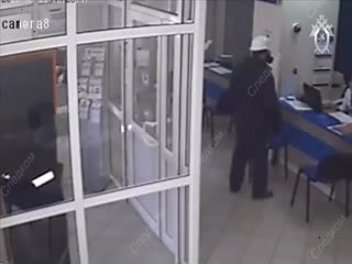 Банду грабителей из Самары, похитивших в банках 15 млн рублей и убивших человека, выдала силиконовая маска видео
