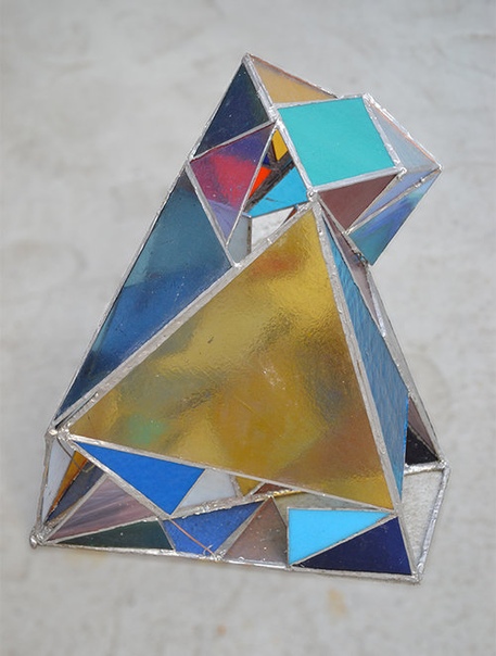 Michelle Hinebrook ( 1977 - ,Brooklyn, NY, United States) Hinebrook использует и традиционные методы и цифровую технологию обработки изображений. Ее первоначальные эскизы, включая фотографии
