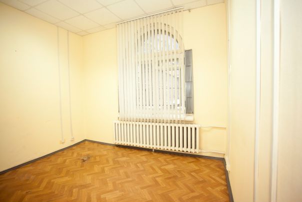 Санкт-Петербург, Парк Победы, Фрунзе 11<br>Сдается помещение 20 кв.м на первом этаже жилого дома<br>В помещении есть перегородка которая разделяет помещение на 2 части. Одно 13 кв.м + коридор 4кв.м + кладовка 4 кв.м<br><br>Аренда 20 кв.м +ком.услуги 3000 <br>Залог 100%<br>Доступ в помещение круглосуточный<br>Юр. адрес не предоставляется.<br>телефон для связи 8911-174-64-19 - фото Фото: Санкт-Петербург, Парк Победы, Фрунзе 11<br>Сдается помещение 20 кв.м на первом этаже жилого дома<br>В помещении есть перегородка которая разделяет помещение на 2 части. Одно 13 кв.м + коридор 4кв.м + кладовка 4 кв.м<br><br>Аренда 20 кв.м +ком.услуги 3000 <br>Залог 100%<br>Доступ в помещение круглосуточный<br>Юр. адрес не предоставляется.<br>телефон для связи 8911-174-64-19