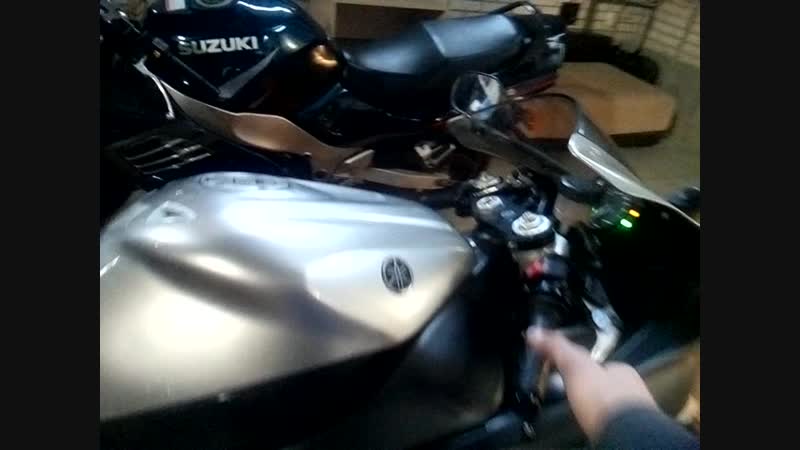 Первая инжекторная YZF1000 R1