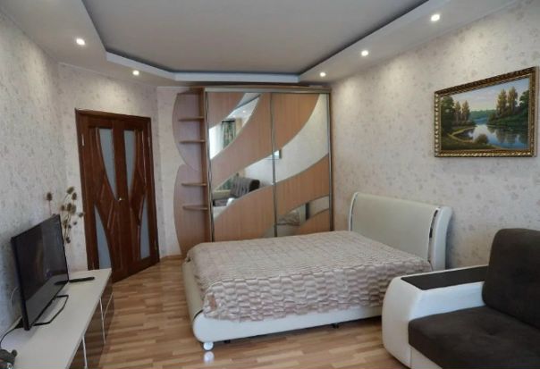 Фото: Сдается: 1к. квартира( Объявления от АГЕНСТВА, комиссия:12500) <br>Стоимость: 19000+счетчики <br>Адрес: Бутлерова, 24,  Беляево . <br>Доп: Сдается 1-комнатная квартира, 34 кв метров. <br>6/10 этаж. <br>Предлагается к сдаче на длительный срок однокомнатная квартира, в районе с хорошей транспортной развязкой. В квартире для проживания есть все необходимое, сделан косметический ремонт. <br>сдача ТОЛЬКО на длительный срок. <br>Залог и депозита нет. <br>Рассматриваются только прилежные жильцы! <br>Просмотреть можно в день обращения, документы к заселению все готовы. <br>Контактное лицо: +7-922-157-78-89 - Кирилл.