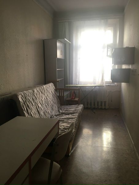 МОСКОВСКИЙ РАЙОН, г. Санкт-Петербург собственник <br>Сдам 2 комнатную квартиру на длительный срок, сдаваемая площадь 45 м кв. на Московском пр. между м.Электросила и Московскими воротами .<br>Квартира со всеми удобствами , две раздельные комнаты, с/у раздельный, мебель и бытовая техника (2 телевизора,холодильник, стиральная машина, газовая плита) Wi Fi есть. Окна двор, во дворе детская площадка.<br>Рядом Максидом, Окей, бассейн Волна, почта. Отличная Транспортная доступность.<br>УСЛОВИЯ СДАЧИ: предпочтение -некурящие, без животных и маленьких детей.<br>ОПЛАТА: 32000 рублей в месяц + к.у.+32000-депозит, можно разбить на 2 месяца (возвращается по окончании аренды).<br>ОГРОМНАЯ ПРОСЬБА - АГЕНТАМ НЕ БЕСПОКОИТЬ.<br> +7 (953) 158-52-85 - фото Фото: МОСКОВСКИЙ РАЙОН, г. Санкт-Петербург собственник <br>Сдам 2 комнатную квартиру на длительный срок, сдаваемая площадь 45 м кв. на Московском пр. между м.Электросила и Московскими воротами .<br>Квартира со всеми удобствами , две раздельные комнаты, с/у раздельный, мебель и бытовая техника (2 телевизора,холодильник, стиральная машина, газовая плита) Wi Fi есть. Окна двор, во дворе детская площадка.<br>Рядом Максидом, Окей, бассейн Волна, почта. Отличная Транспортная доступность.<br>УСЛОВИЯ СДАЧИ: предпочтение -некурящие, без животных и маленьких детей.<br>ОПЛАТА: 32000 рублей в месяц + к.у.+32000-депозит, можно разбить на 2 месяца (возвращается по окончании аренды).<br>ОГРОМНАЯ ПРОСЬБА - АГЕНТАМ НЕ БЕСПОКОИТЬ.<br> +7 (953) 158-52-85