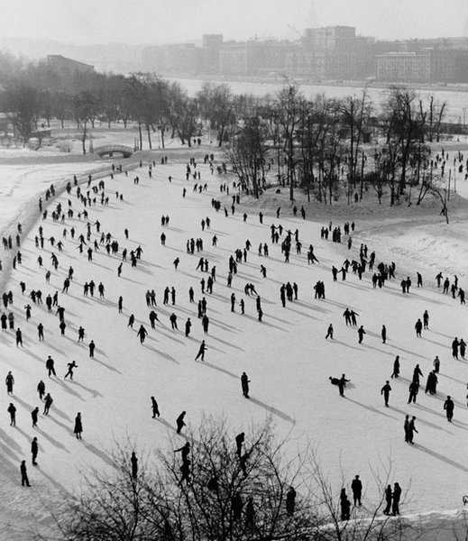 Каток в ЦПКиО имени Горького, 1950-е.