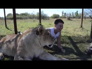 Никто не хочет фотографироваться со Стервой ! Клепа кокеточка !