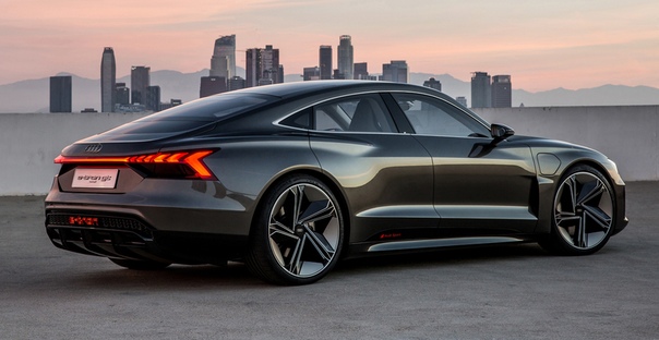 Седан Audi e-tron GT: будущий родственник Тайкана Фото: компания AudiПока это лишь концепт-кар, представленный на автосалоне в Лос-Анджелесе, но именно таким будет третий электромобиль марки