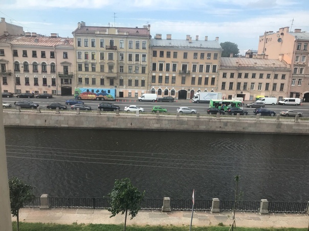 Фото: Сдается на длительный срок: СТУДИЯ 30 метров в самом центре Петербурга (на Невском проспекте, 106А). В 1-3 минутах пешком от метро Маяковская и Площадь Восстания. Дом во дворе, тихо спокойно. После капитального ремонта. Все новое. Вся мебель, техника, посуда, белье, полотенца в наличии. Плита электро. Кровать можем заменить диваном. Стоимость 15000<br>Прямая аренда от собственника заселяю аккуратных надёжных людей на любой срок.<br>8965-818-8664