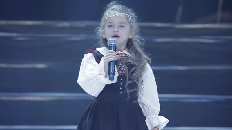 Amelia Uzun Tharmis - Tzel etz tamar