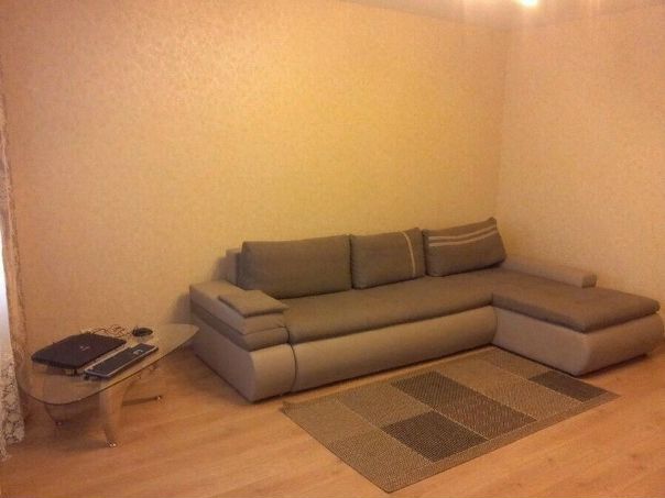 Фото: Нахимовский проспект,9к2, 1 комнатная<br>29000руб<br>89080486923<br><br>Сдается уютная однокомнатная квaртиpа в пешей доступности от метро Нахимовский проспект(Серая ветка). Делали пол года назад качеcтвенный рeмoнт. Все соответствует фотографиям. Сдам исключительно на длительный срок, гражданам гарантирующим чистоту и тишину! Можно с детьми и животными, все оговаривается при личной встрече! В квартире есть вся необходимая техника и мебель! Все как на фото! Все есть! Квартира теплая, просторная и светлая! Санузел в кафеле, есть стиральная машинка. Чистый двор и подъезд, тихие соседи! В пешей доступности магазины, аптеки, школа и садик, хорошая транспортная развязка!! По всем вопросам звоните по телефону!<br>#арендаквартирвмоскве#снимуквартиру#сдамквартиру#снимуквартирумосква#сдамквартирумосква#арендаквартир#москвааренда#снятьквартирувмоскве#квартиравмоскве#недвижимостьвмоскве#следуй#следуйзамной#подпишись#девушка#девушки#лайки#лайкивзаимно#селфи#привет#инстаграм#супер#инстаграманит#ремонтквартир#инстамода#мода#универ#университет#москва