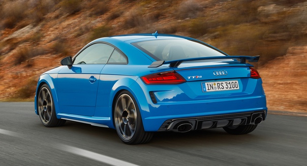 Купе и родстер Audi TT RS: номинальный рестайлинг Фото: компания AudiПрошлым летом семейство Audi TT претерпело плановую модернизацию, в результате которой изменились внешность и гамма силовых