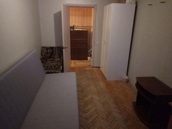 Фото: Сдается комната в двухкомнатной квартире на длительный срок. Есть все необходимое: холодильник, стиральная машина. Дом находится возле метро Речной вокзал 10 минут, Ховрино в 15 мин, Беломорская 8 минут. В соседней комнате молодая пара: спокойные, неконфликтные. Рассматриваются: славяне мужчины/женщины до 30 лет, молодые ПАРЫ. Без животных. Просьба поддерживать чистоту. <br>Стоимость 15 000 + ком.услуги (по счетчику), депозит 15 000(не разбивается). Хозяйка хорошая, не беспокоит, приходит раз в месяц за деньгами. <br>Кого заинтересовало пишите в лс)
