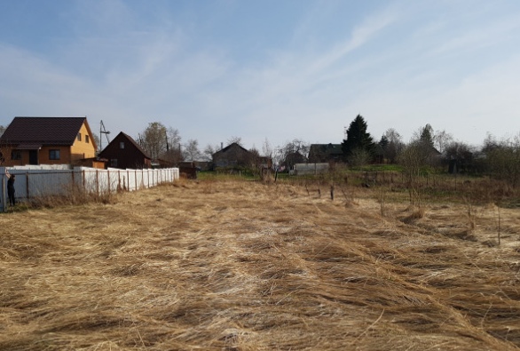 Продается участок ИЖС<br>Московская область, Дмитровский городской округ, Степаново деревня,21 <br> <br>Кадастровый номер 50:04:0060601:272 <br><br>Светлана собственник. Участок ровный, прямоугольной формы,перепахан трактором,готов к строительству .Газ и водопровод в деревне,электричество 15 кВт столб на границе участка. Рядом горнолыжный курорт Яхрома Подробности по телефону.Посредникам не беспокоить. Собственный вьезд на участок.Перспективное место в районе горнолыжного курорта подходит для строительства гостевого дома а также для собственного жилья. Вокруг доброжелательные тихие соседи. <br> <br>Телефон 89267696018<br>Цена 1200000 руб - фото Фото: Продается участок ИЖС<br>Московская область, Дмитровский городской округ, Степаново деревня,21 <br> <br>Кадастровый номер 50:04:0060601:272 <br><br>Светлана собственник. Участок ровный, прямоугольной формы,перепахан трактором,готов к строительству .Газ и водопровод в деревне,электричество 15 кВт столб на границе участка. Рядом горнолыжный курорт Яхрома Подробности по телефону.Посредникам не беспокоить. Собственный вьезд на участок.Перспективное место в районе горнолыжного курорта подходит для строительства гостевого дома а также для собственного жилья. Вокруг доброжелательные тихие соседи. <br> <br>Телефон 89267696018<br>Цена 1200000 руб