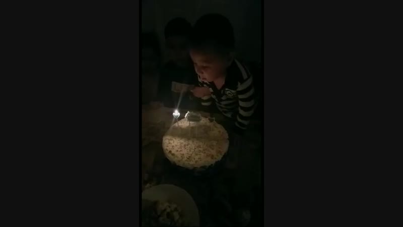 2 жас Али