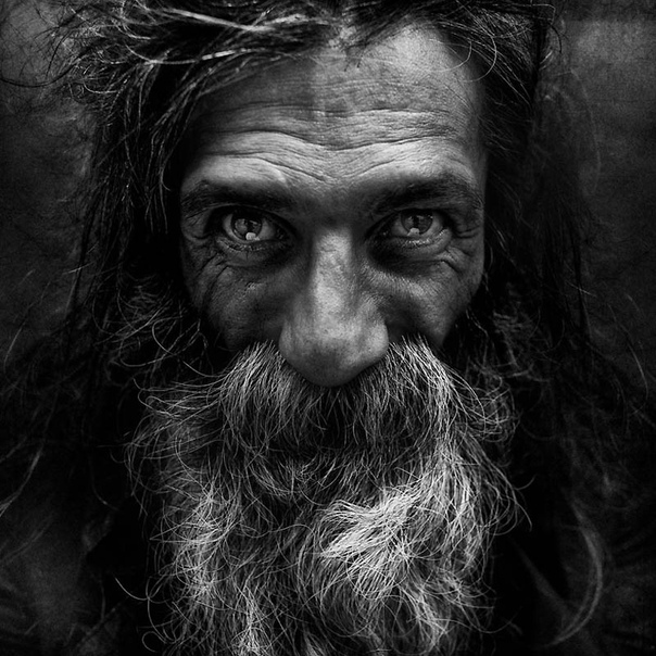 Портреты бездомных от фотографа Ли Джеффриса В 2008 году бухгалтер и начинающий фотограф Ли Джеффрис приехал в Лондон, чтобы участвовать в марафоне. За день до марафона он решил погулять по