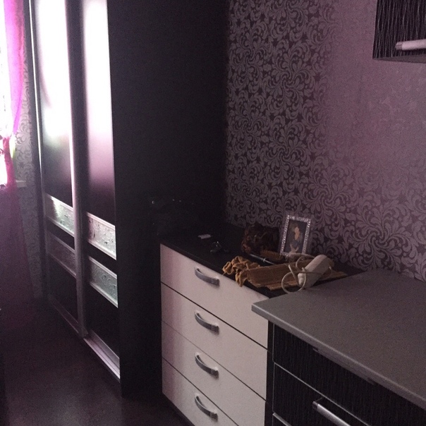 Фото: Сдается комната в трехкомнатной квартире <br>Стоимость: 15000. <br>Адрес: Бажова, 8 <br>Ростокино район <br>Метро:Ростокино — 1,2 км <br>Доп: маленькую чистую, уютную комнату на длительный срок. Площадь примерно 16 м2. Имеется необходимая мебель и бытовая техника (холодильник, стиральная машинка автомат,микроволновка,утюг,ж/к телевизор и тп). Удобное месторасположение, остановка транспорта 