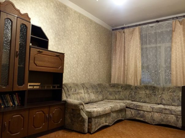 Сдам комнату 20 м в 2-к квартире на 4 этаже 5-этажного сталинского дома. <br>тел: +79520970902 <br>Чистая, светлая теплая комната с мебелью, тв, интернет, холодильник, стиральная машина, большая кухня, высокие потолки, квартира после ремонта! Сдается русским (пара или одному человеку без вредных привычек + своевременная оплата) Оплата 12 тысяч + коммунальные (около 3 тыс) ! Только на длительный срок! Залог! 5 минут от метро Ломоносовская! - фото Фото: Сдам комнату 20 м в 2-к квартире на 4 этаже 5-этажного сталинского дома. <br>тел: +79520970902 <br>Чистая, светлая теплая комната с мебелью, тв, интернет, холодильник, стиральная машина, большая кухня, высокие потолки, квартира после ремонта! Сдается русским (пара или одному человеку без вредных привычек + своевременная оплата) Оплата 12 тысяч + коммунальные (около 3 тыс) ! Только на длительный срок! Залог! 5 минут от метро Ломоносовская!