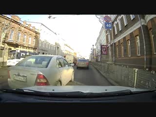 Подрезал с левого ряда