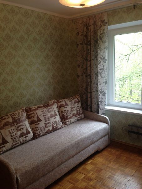 Сдам изолированную комнату в 3х к. кв. девушке (работающей, без животных, без вредных привычек, до 35 лет) м. Южная 3 мин пешком.<br>Вся необходимая мебель, стиральная машина, микроволновка, интернет. Оплата 16000р (КУ, Wifi включены). Все подробности в ЛС. Договор, депозит(16000р) за последний месяц проживания можно разделить. В соседях один молодой человек. Собственник. - фото Фото: Сдам изолированную комнату в 3х к. кв. девушке (работающей, без животных, без вредных привычек, до 35 лет) м. Южная 3 мин пешком.<br>Вся необходимая мебель, стиральная машина, микроволновка, интернет. Оплата 16000р (КУ, Wifi включены). Все подробности в ЛС. Договор, депозит(16000р) за последний месяц проживания можно разделить. В соседях один молодой человек. Собственник.
