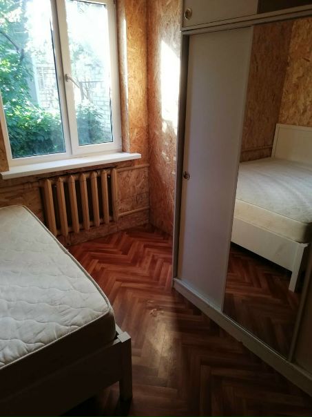 Сдаю комнаты (12кв. м. обе) в частном доме в шаговой доступности от метро Саларьево (850 метров). <br>Первая комната 14тысяч, вторая 13тысяч (плюс ку 500 рублей). Депозит 3500 рублей (возвращается при выезде).<br>Предложение для одного человека, можно с животным.<br> Васильев - фото Фото: Сдаю комнаты (12кв. м. обе) в частном доме в шаговой доступности от метро Саларьево (850 метров). <br>Первая комната 14тысяч, вторая 13тысяч (плюс ку 500 рублей). Депозит 3500 рублей (возвращается при выезде).<br>Предложение для одного человека, можно с животным.<br> Васильев
