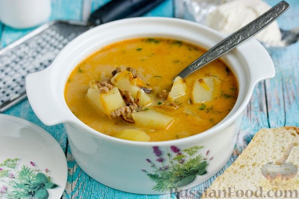 Сырный суп с фаршем Фарш мясной (любой, у меня свино-говяжий) - 250 г Картофель - 400 г Морковь - 0,3 шт. Лук репчатый - 0,5 шт. Сыр плавленый - 100 г Томатная паста - 0,5 ст.л. Чеснок - 1