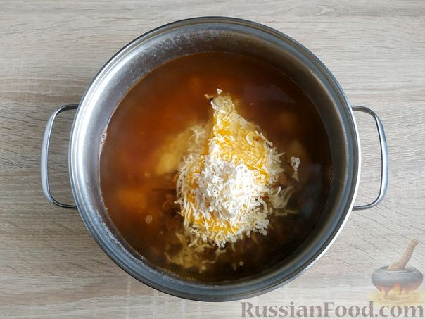 Сырный суп с фаршем Фарш мясной (любой, у меня свино-говяжий) - 250 г Картофель - 400 г Морковь - 0,3 шт. Лук репчатый - 0,5 шт. Сыр плавленый - 100 г Томатная паста - 0,5 ст.л. Чеснок - 1