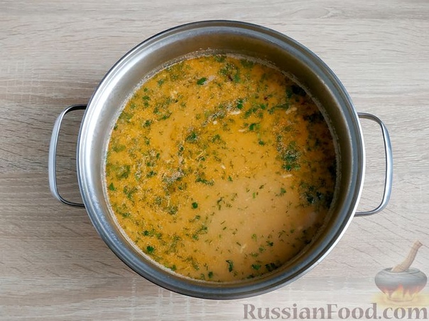 Сырный суп с фаршем Фарш мясной (любой, у меня свино-говяжий) - 250 г Картофель - 400 г Морковь - 0,3 шт. Лук репчатый - 0,5 шт. Сыр плавленый - 100 г Томатная паста - 0,5 ст.л. Чеснок - 1