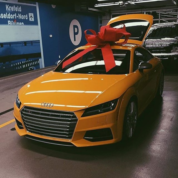 Новенькая AUDI TT 