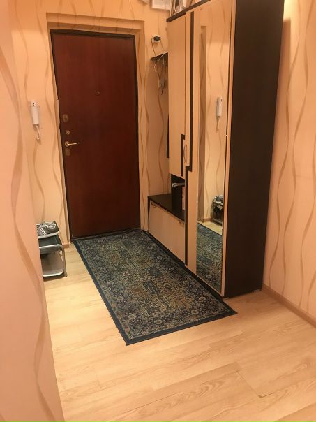 Сдаётся комната в 2хкомнатной квартире. Адрес:улица Обручева, 15к1. Метро Калужская 15 минут пешком, в двух минутах остановка, можно доехать до метро Проспект Вернадского, в четырёх минутах торговый центр Рио Ленинский, и Ленинский проспект, транспорт ходит постоянно, местоположение отличное, инфраструктура развита, рядом с домом Пятёрочка, Магнолия, ВкусВилл, Фикс Прайс. Рядом с домом есть фитнесс залы. <br>Соседка я, девушка 20 лет, учусь в магистратуре. Ищу порядочную, чистоплотную девушку, которая будет уважать личное пространство, относиться бережно к квартире. <br>Цена за комнату, включая коммунальные услуги 25.000 в месяц, без залога и депозита<br> Лаура - фото Фото: Сдаётся комната в 2хкомнатной квартире. Адрес:улица Обручева, 15к1. Метро Калужская 15 минут пешком, в двух минутах остановка, можно доехать до метро Проспект Вернадского, в четырёх минутах торговый центр Рио Ленинский, и Ленинский проспект, транспорт ходит постоянно, местоположение отличное, инфраструктура развита, рядом с домом Пятёрочка, Магнолия, ВкусВилл, Фикс Прайс. Рядом с домом есть фитнесс залы. <br>Соседка я, девушка 20 лет, учусь в магистратуре. Ищу порядочную, чистоплотную девушку, которая будет уважать личное пространство, относиться бережно к квартире. <br>Цена за комнату, включая коммунальные услуги 25.000 в месяц, без залога и депозита<br> Лаура