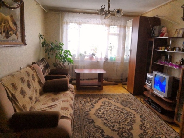 Большая, удобная 3-х комнатная квартира! 5/5 <br>В курортном городе Старая Русса. <br>ул. Александровская. Центр. <br>Чистая и очень тёплая квартира. Частично сделан свежий косметический ремонт. Квартира улучшенной планировки. 64.6 м. Кухня 8.8м. Большой коридор, санузел раздельно. Кладовая вместительная, можно ставить велосипед и коляску. Балкон 5м. Окна выходят на две стороны. Есть в подвале свой погреб, закрывается на замок. Всегда чистый подъезд, спокойные соседи. Детская площадка у дома. Рядом много магазинов: Фото: Большая, удобная 3-х комнатная квартира! 5/5 <br>В курортном городе Старая Русса. <br>ул. Александровская. Центр. <br>Чистая и очень тёплая квартира. Частично сделан свежий косметический ремонт. Квартира улучшенной планировки. 64.6 м. Кухня 8.8м. Большой коридор, санузел раздельно. Кладовая вместительная, можно ставить велосипед и коляску. Балкон 5м. Окна выходят на две стороны. Есть в подвале свой погреб, закрывается на замок. Всегда чистый подъезд, спокойные соседи. Детская площадка у дома. Рядом много магазинов:
