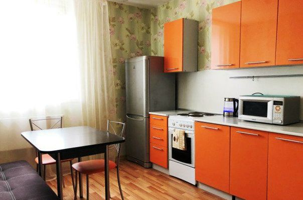 м. Новые черемушки (15 мин.) <br>ул. Вавилова 97, 8/15 эт., 42 кв.м <br>Сдам в аренду на длительный срок теплую, уютную, однокомнатную квартиру! Квартира оборудована всем необходимым для комфортного проживания (стиральная машина, микроволновая печь, холодильник, LCD ТВ, Wi-Fi, эл. чайник, кондиционер, большой платяной шкаф, на кухне диван-книжка, в комнате большой раскладной диван). Готовы рассмотреть порядочных и платежеспособных людей! Национальность значения не имеет! <br>28 т.р.+к/у <br>8 962 962 16 43 - фото Фото: м. Новые черемушки (15 мин.) <br>ул. Вавилова 97, 8/15 эт., 42 кв.м <br>Сдам в аренду на длительный срок теплую, уютную, однокомнатную квартиру! Квартира оборудована всем необходимым для комфортного проживания (стиральная машина, микроволновая печь, холодильник, LCD ТВ, Wi-Fi, эл. чайник, кондиционер, большой платяной шкаф, на кухне диван-книжка, в комнате большой раскладной диван). Готовы рассмотреть порядочных и платежеспособных людей! Национальность значения не имеет! <br>28 т.р.+к/у <br>8 962 962 16 43
