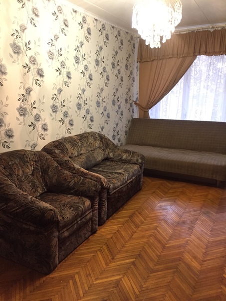 Срочно сдается комната. Собственник! <br>Москва, Славянский бульвар или Молодежная. <br>1, максимам 2 девушки. (Только девушки!). Квартира 2х комнатная. Только после ремонта. В комнате 2 дивана, кресло, большой шкаф, стол, тумба. Холодильник, стиральная машинка, СВЧ-печь на общем пользовании. Интернет- wi fi. В другой комнате живу я с молодым человеком. <br> <br>В кварите животные (маленькая собака и коты), поэтому только для любителей животных! Животных в сдаваемую комнату не пускаем. <br>Интернет 500рмесяц оплачивается пополам (можно не платить, если не будите использовать). Молодежная и Славянский бульвар в 10 минутах езды на общ.транспорте До м. Киевской ехать 20 минут на маршрутке. В 7 минутах ходьбы платформа Рабочий посёлок <br>Около дома зеленый парк с прудом , в пешей доступности аптека , продуктовый магазин , бассейн , фитнес клуб , банк , кафе . <br>На Молодежной ТЦ Кунцево плаза (Ашан), до Марфинского ашана ходит бесплатная маршрутка, на Славянском бульваре ТЦ Океания, на Киевской ТЦ Европейский <br> <br>От вас требуется немного адекватности , платежеспособность, любовь к животным, не конфликтность и чистоплотность. <br>Цена за комнату 18 тысмес <br>Если будите жить вдвоем, то + КУ (делим на всех поровну) <br>Залог 5 тыс (с человека) - фото Фото: Срочно сдается комната. Собственник! <br>Москва, Славянский бульвар или Молодежная. <br>1, максимам 2 девушки. (Только девушки!). Квартира 2х комнатная. Только после ремонта. В комнате 2 дивана, кресло, большой шкаф, стол, тумба. Холодильник, стиральная машинка, СВЧ-печь на общем пользовании. Интернет- wi fi. В другой комнате живу я с молодым человеком. <br> <br>В кварите животные (маленькая собака и коты), поэтому только для любителей животных! Животных в сдаваемую комнату не пускаем. <br>Интернет 500рмесяц оплачивается пополам (можно не платить, если не будите использовать). Молодежная и Славянский бульвар в 10 минутах езды на общ.транспорте До м. Киевской ехать 20 минут на маршрутке. В 7 минутах ходьбы платформа Рабочий посёлок <br>Около дома зеленый парк с прудом , в пешей доступности аптека , продуктовый магазин , бассейн , фитнес клуб , банк , кафе . <br>На Молодежной ТЦ Кунцево плаза (Ашан), до Марфинского ашана ходит бесплатная маршрутка, на Славянском бульваре ТЦ Океания, на Киевской ТЦ Европейский <br> <br>От вас требуется немного адекватности , платежеспособность, любовь к животным, не конфликтность и чистоплотность. <br>Цена за комнату 18 тысмес <br>Если будите жить вдвоем, то + КУ (делим на всех поровну) <br>Залог 5 тыс (с человека)