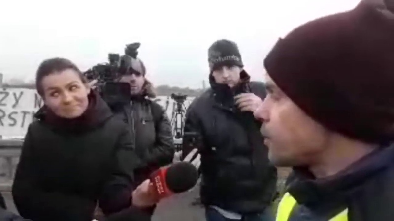 Policja atakuje protest rolników!