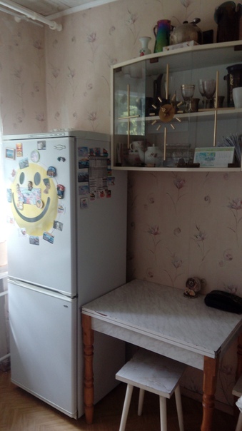 Фото: Метро Нагатинская <br>От собственника, без депозита. <br>9.000 руб ( вместе с коммуналкой). <br>Сдам часть комнаты женщине русской, возраст 30-50 лет, без вредных привычек. Платежеспособной, работающую графиком 5/2(суббота, воскресенье выходные) . Квартира находится в пошаговой доступности от метро (10-12 мин.)Очень теплая, уютная, комнаты изолированы. Есть все для комфортного проживания: Холодильник, телефон, стиральная машина,застекленный балкон.Рядом с домом магазины Пятерочка, Дикси, Перекресток. <br>Сдается с 1 февраля. <br>Звоните 8-910-449-49-21Юлия