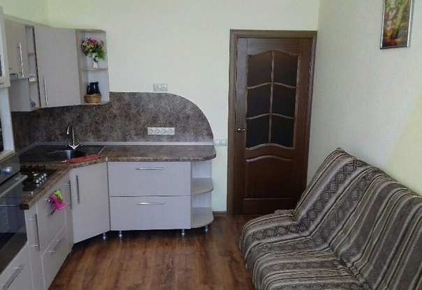 м.Кузьминки — 650 м<br>Юных Ленинцев, 77 к2<br>Сдается просторная однокомнатная квартира с хорошим ремонтом, <br>есть необходимая мебель и бытовая техника. <br>Сдам семейной паре или девушки!Без животных!!!<br>Цена 28000 <br>Обращаться 89653095408 - фото Фото: м.Кузьминки — 650 м<br>Юных Ленинцев, 77 к2<br>Сдается просторная однокомнатная квартира с хорошим ремонтом, <br>есть необходимая мебель и бытовая техника. <br>Сдам семейной паре или девушки!Без животных!!!<br>Цена 28000 <br>Обращаться 89653095408