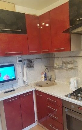 м. Новые черемушки <br>Ул. Архитектора Власова 37 к 4 <br>Цена за месяц: 26 000р Звоните: 8-925-226-04-51 <br>Сдаю однокомнатную квартиру. Метро Новые Черемушки. 5минут пешком. 3 этаж 5-ти этажного дома. 26000р плюс счетчики. Новый ремонт. WI-FI, городской телефон, кондиционер. Вся мебель новая. Балкон застеклен.В комнате Два больших дивана, шкаф, Стол, телевизор. Кухня Новая, Холодильник, газовая печь, духовка, вытяжка, телевизор, микроволновка. Санузел совместный, стиральная машинка. Сдаю на длительный срок. - фото Фото: м. Новые черемушки <br>Ул. Архитектора Власова 37 к 4 <br>Цена за месяц: 26 000р Звоните: 8-925-226-04-51 <br>Сдаю однокомнатную квартиру. Метро Новые Черемушки. 5минут пешком. 3 этаж 5-ти этажного дома. 26000р плюс счетчики. Новый ремонт. WI-FI, городской телефон, кондиционер. Вся мебель новая. Балкон застеклен.В комнате Два больших дивана, шкаф, Стол, телевизор. Кухня Новая, Холодильник, газовая печь, духовка, вытяжка, телевизор, микроволновка. Санузел совместный, стиральная машинка. Сдаю на длительный срок.