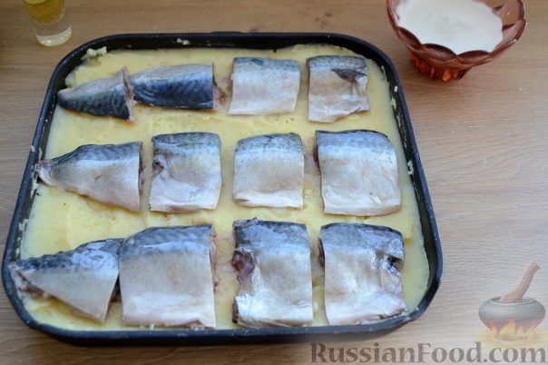 Скумбрия, запеченная с картофелем Скумбрия - 2 шт. (600 г) Картофель - 800 г Сливки 30-33% - 200 мл Апельсин - 1 шт. Лимон - 1/2 шт. Масло сливочное - 40 г Базилик зеленый - 20 г Масло оливковое