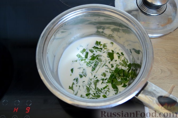 Скумбрия, запеченная с картофелем Скумбрия - 2 шт. (600 г) Картофель - 800 г Сливки 30-33% - 200 мл Апельсин - 1 шт. Лимон - 1/2 шт. Масло сливочное - 40 г Базилик зеленый - 20 г Масло оливковое
