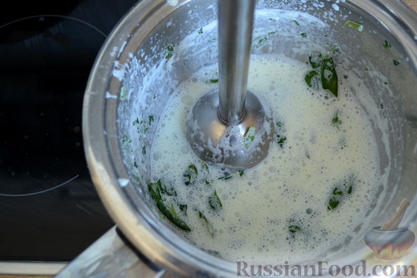 Скумбрия, запеченная с картофелем Скумбрия - 2 шт. (600 г) Картофель - 800 г Сливки 30-33% - 200 мл Апельсин - 1 шт. Лимон - 1/2 шт. Масло сливочное - 40 г Базилик зеленый - 20 г Масло оливковое