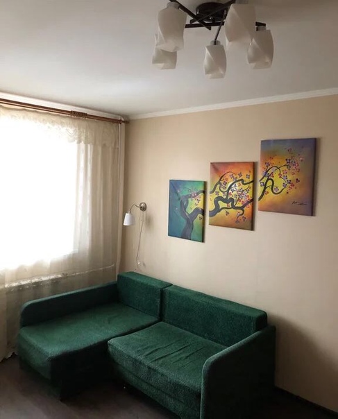 Фото: Ленинский Проспект,123к1, 1 комнатная      <br>89995854601<br>89080486932<br>24000<br>Сдам уютную 1 комнатную квартиру у метро Тропарева, хорошем районе с качественным ремонтом. Отличный вариант для данного района! Соседи прекрасные,что внизу,что сверху! Удобный этаж, 5 этаж. У дома отлично развита инфраструктура и садики и школы и аптеки и магазины и т.д. Сдаю только хорошим людям,т.к. соседи у нас я говорила ранее, очень хорошие! И так скажу сразу,что в квартире курить запрещено! Стены желтыми будут от сигарет, тогда сами ремонт тогда делать будете. А так на балконе или в подьезде пожалуйста курите, на счет этого проблем нет. Документы на квартиру есть(паспорт и зеленка),вот пока в городе я звоните,договоримся о просмотре,заселитесь. Фото свежие,делала буквально два дня назад.<br><br>#арендаквартирвмоскве#снимуквартиру#сдамквартиру#снимуквартирумосква#сдамквартирумосква#арендаквартир#москвааренда#снятьквартирувмоскве#квартиравмоскве#недвижимостьвмоскве#следуй#следуйзамной#подпишись#девушка#девушки#лайки#лайкивзаимно#селфи#привет#инстаграм#супер#инстаграманит#ремонтквартир#инстамода#мода#универ#университет#москва