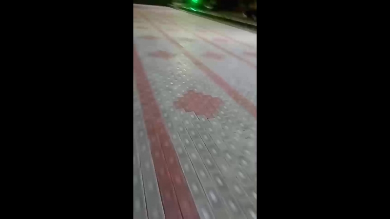 Иду на хату тут темно меня не видно